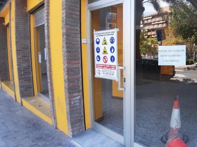 18-mayo-2019-4-cartel-fachada-aviso-nuevo-centro-mayores_0 18-mayo-2019-4-cartel-fachada-aviso-nuevo-centro-mayores_0