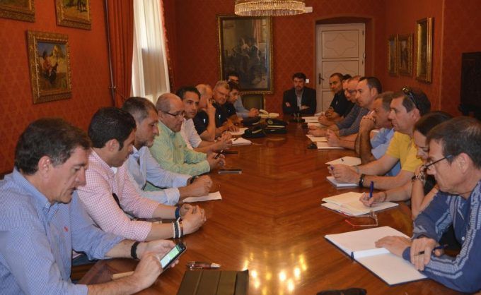 4-jun-2019-alcalde-y-concejales-seguridad-e-infraestruct-reunion-hoguras-fot-7