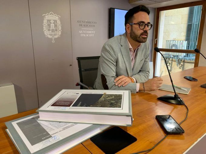 120519-adrian-santos-presentando-proyecto 120519-adrian-santos-presentando-proyecto