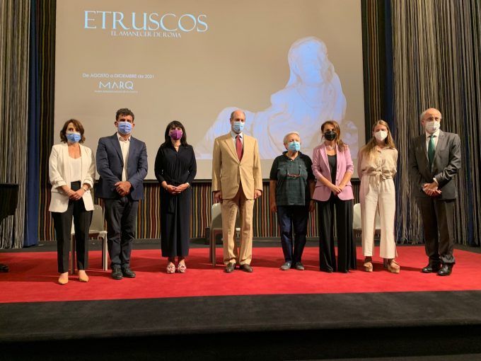 071421 Presentación Etruscos Madrid grupo