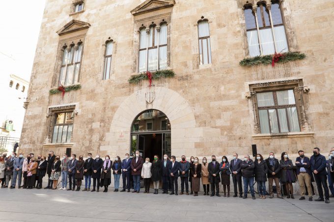 Representantes del Consell, instituciones valencianas y sociedad civil guardan tres minutos de silencio por el asesinato de María Elia Representantes del Consell, instituciones valencianas y sociedad civil guardan tres minutos de silencio por el asesinato de María Elia