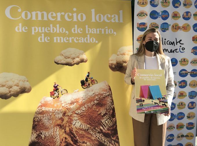 La concejala de Comercio Lidia López