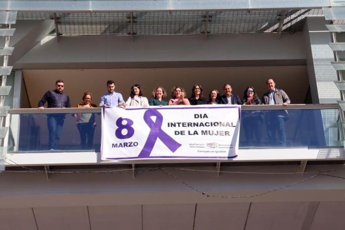 8m pancarta benidorm 8m pancarta benidorm
