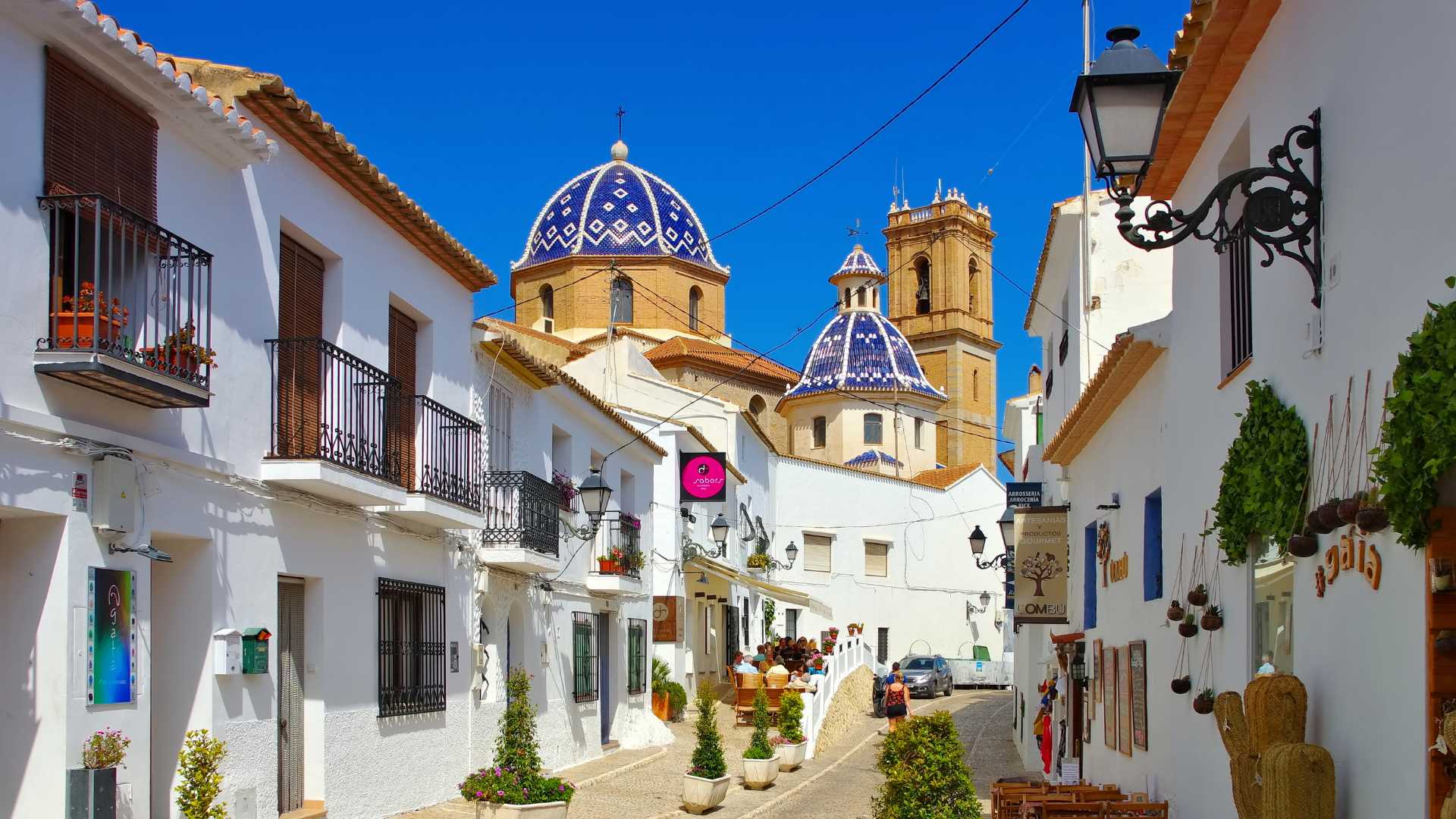 Postal d'Altea amb l'església de fons