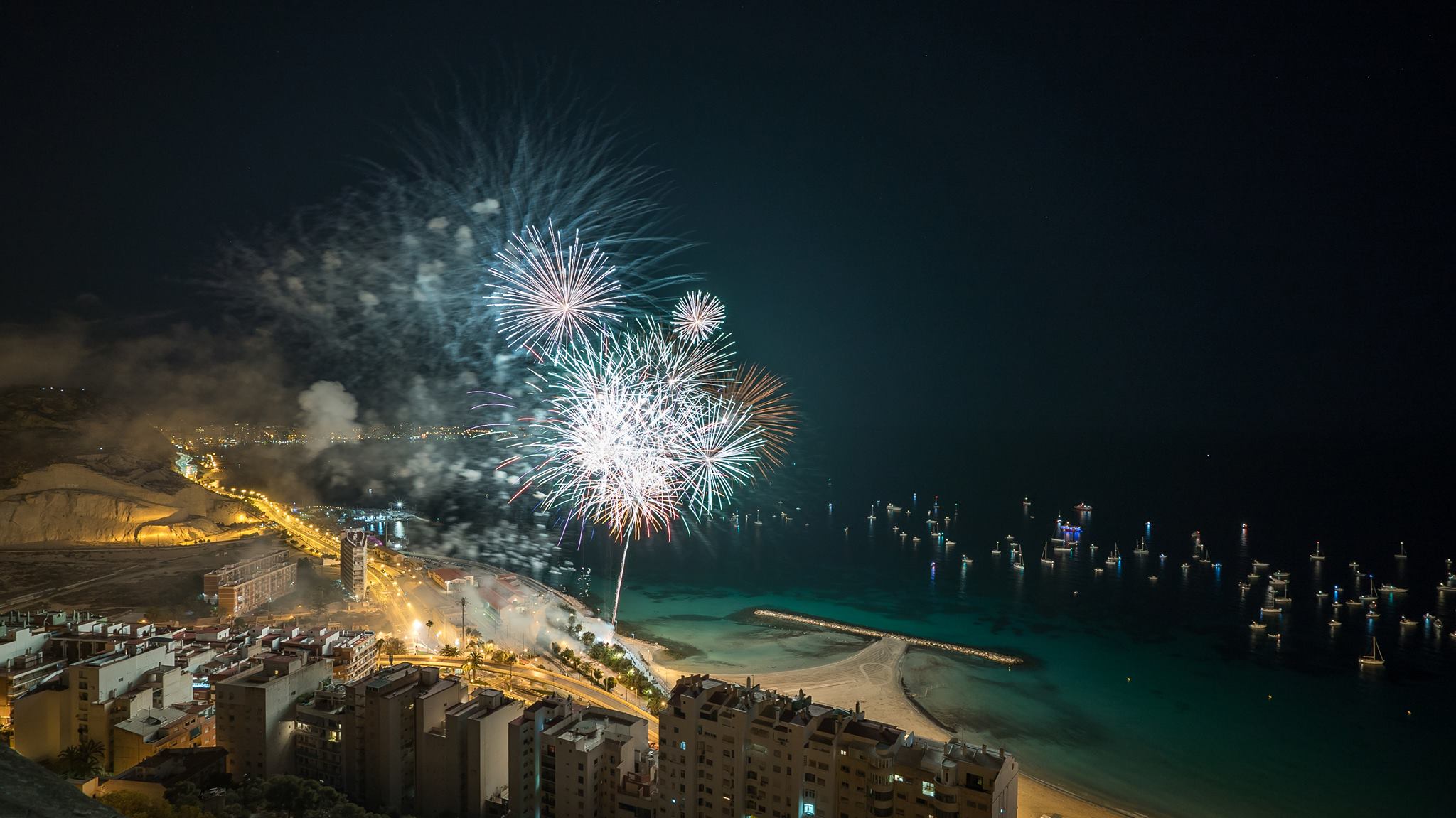 Castillo de Fuegos Artificiales desde el Cocó