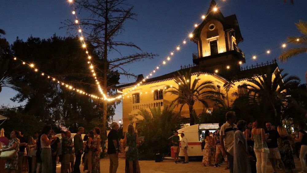 Pasillos iluminados del festival Noches mágicas