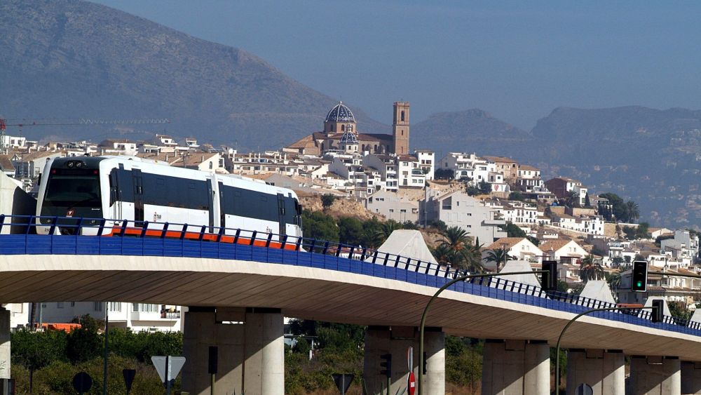 El TRAM a su paso por Altea