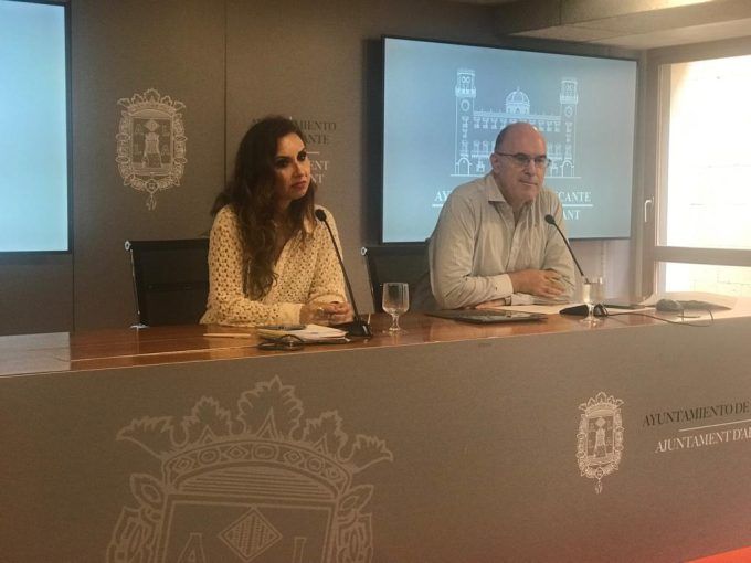 Manuel Villar y Ana Poquet en rueda de prensa de la Junta de Gobierno Manuel Villar y Ana Poquet en rueda de prensa de la Junta de Gobierno