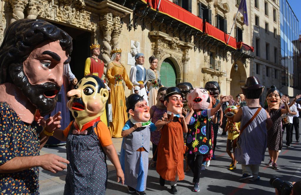 Cabust i gegants en Alicante por el 9 d'Octubre Cabust i gegants en Alicante por el 9 d'Octubre
