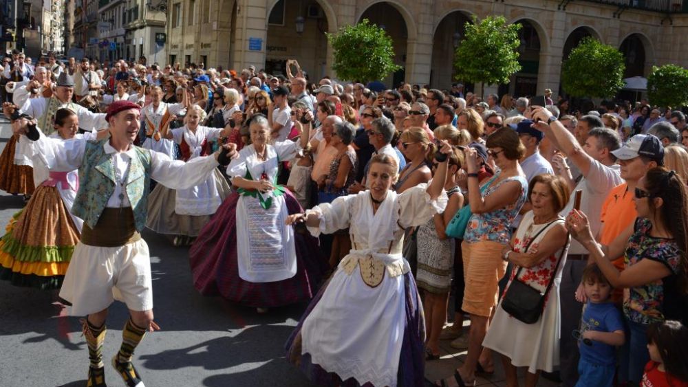 Dansà popular en Alicante por el 9 d'Octubre