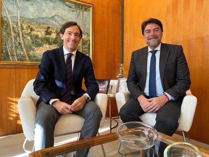 El alcalde Luis Barcala y el presidente de la Autoridad Portuaria de Alicante, Luis Rodríguez, en una imagen de archivo El alcalde Luis Barcala y el presidente de la Autoridad Portuaria de Alicante, Luis Rodríguez, en una imagen de archivo