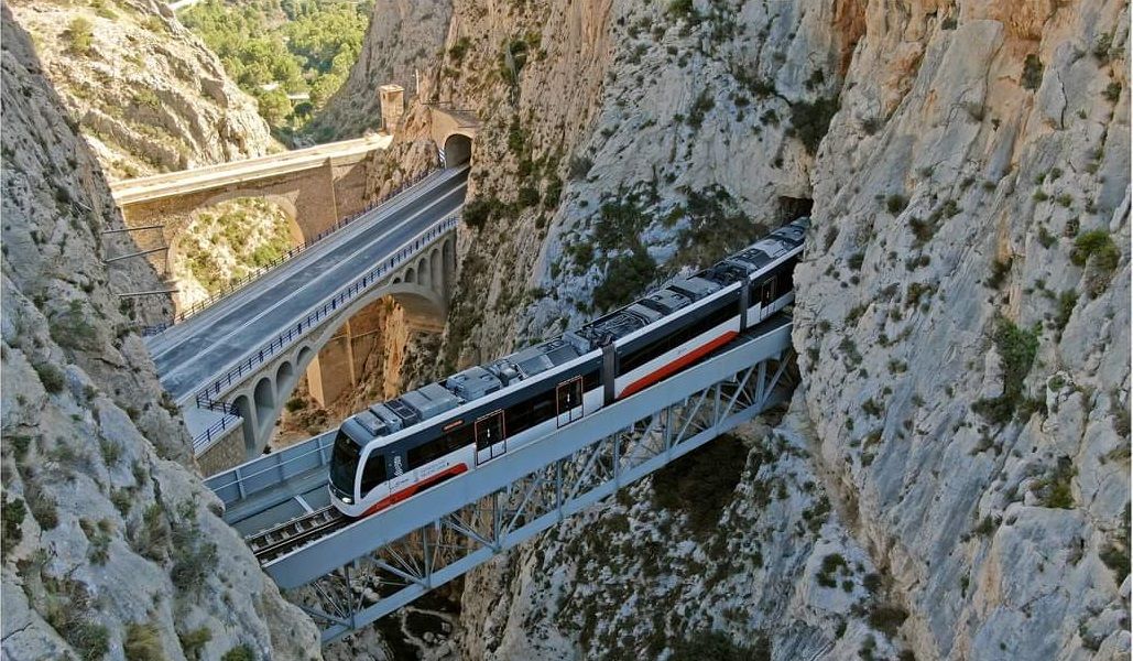Línia 9 del TRAM al seu pas pel Mascarat