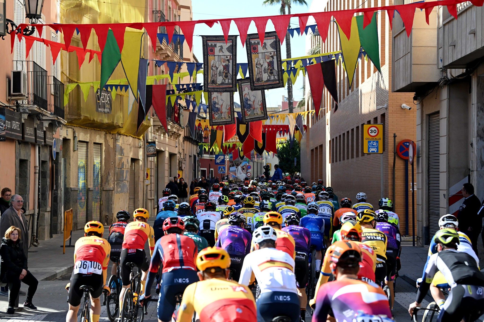 El pelotón de la Volta a la Comunitat Valenciana
