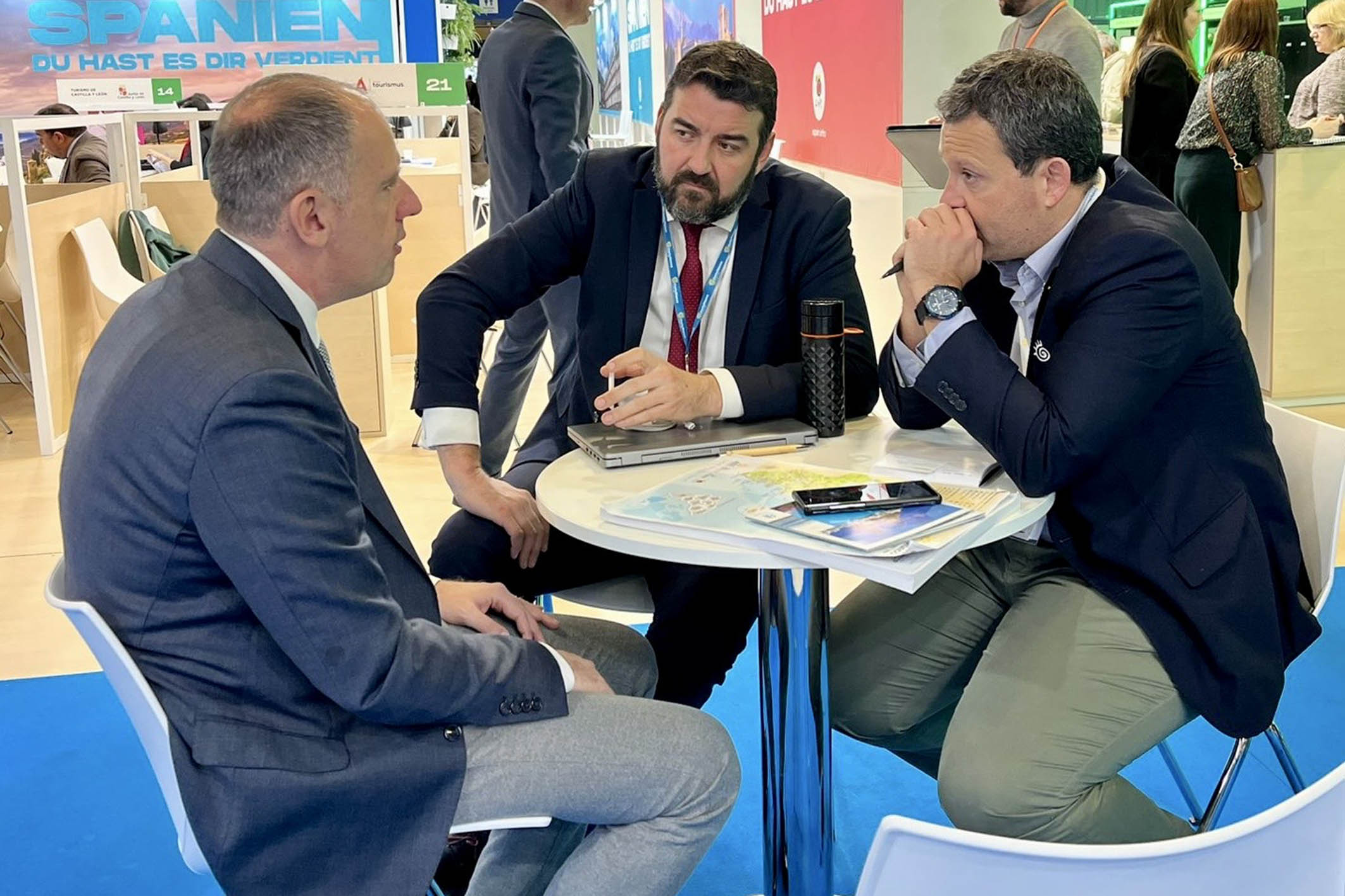 Una reunió professional en el marc de la fira ITB de Berlín Una reunió professional en el marc de la fira ITB de Berlín