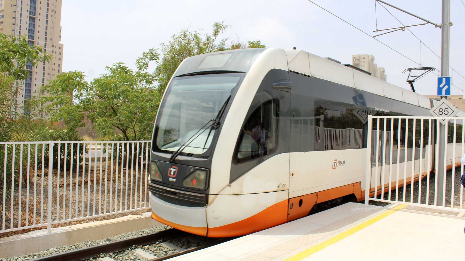 Comboi de la línia 9 del TRAM que unix les ciutats de Dénia i Benidorm