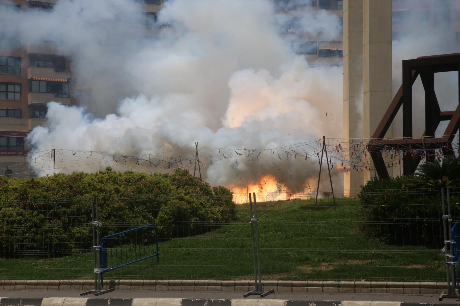 Mascletà en la Gran Via de Alicante