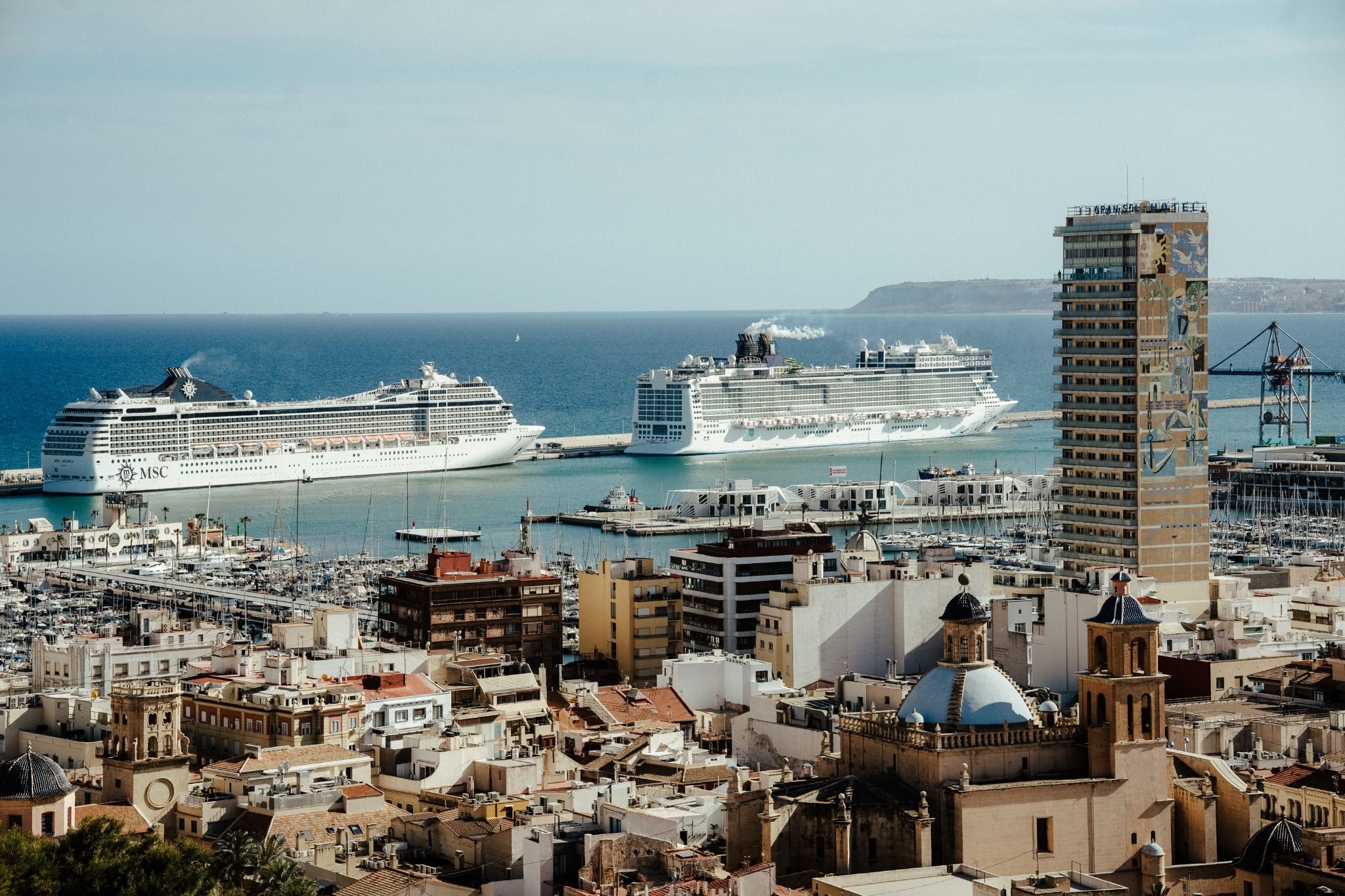 Cruceros atracados en el puerto de Alicante