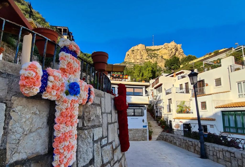 Cruces de Mayo en el barrio de Santa Cruz de Alicante