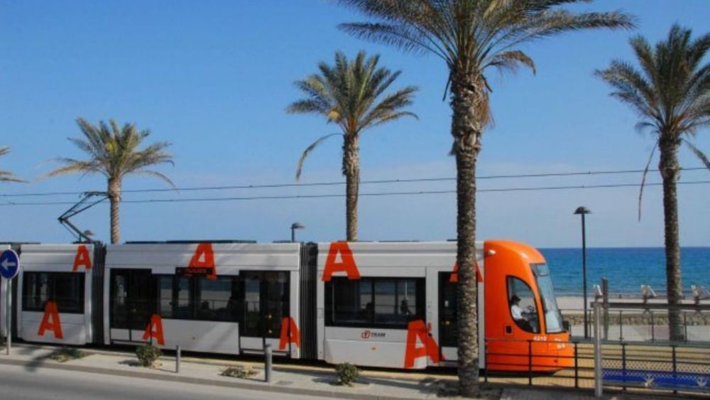 Línea 3 del TRAM de Alicante en paralelo a la costa Línea 3 del TRAM de Alicante en paralelo a la costa