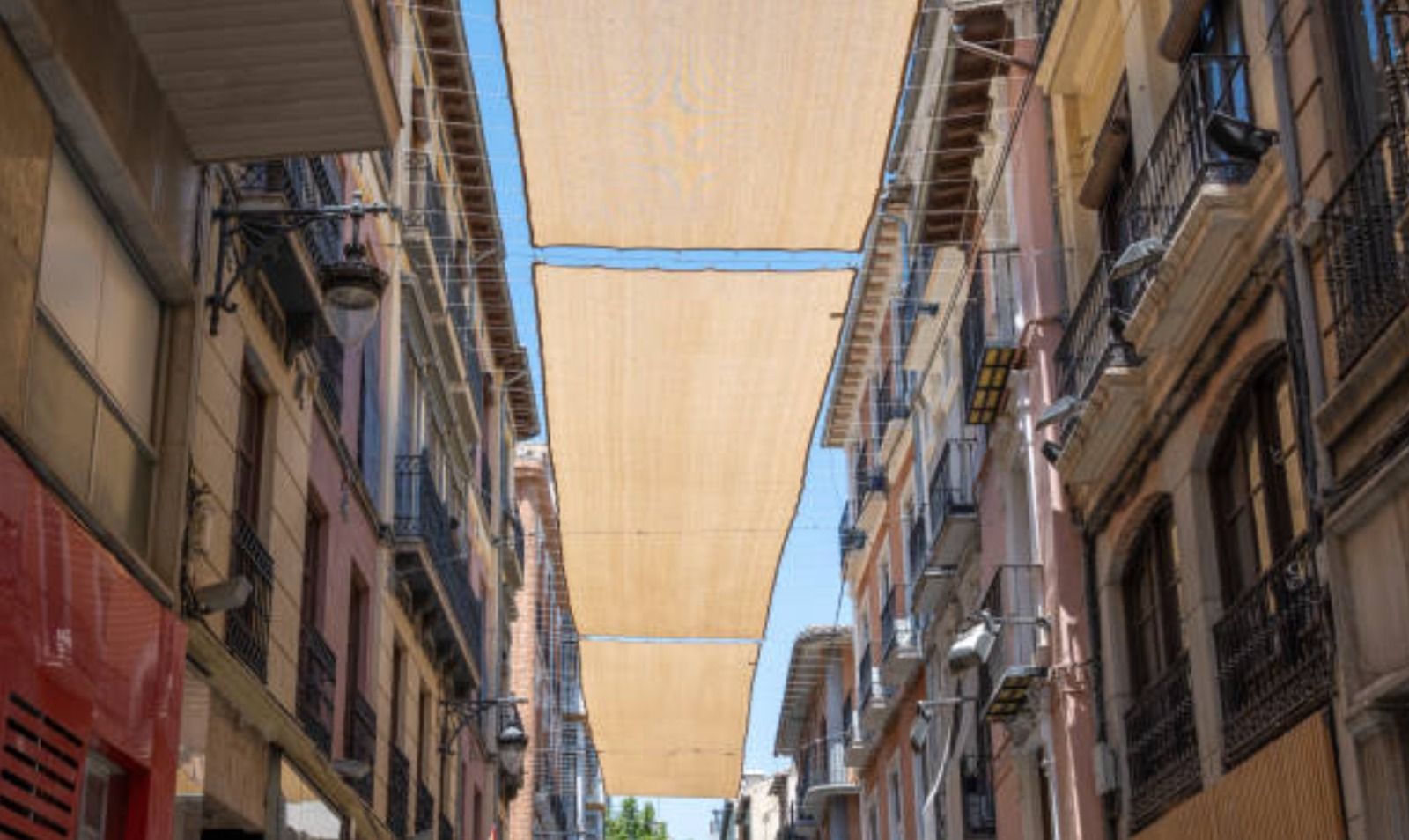 Tendals instal·lats en un carrer