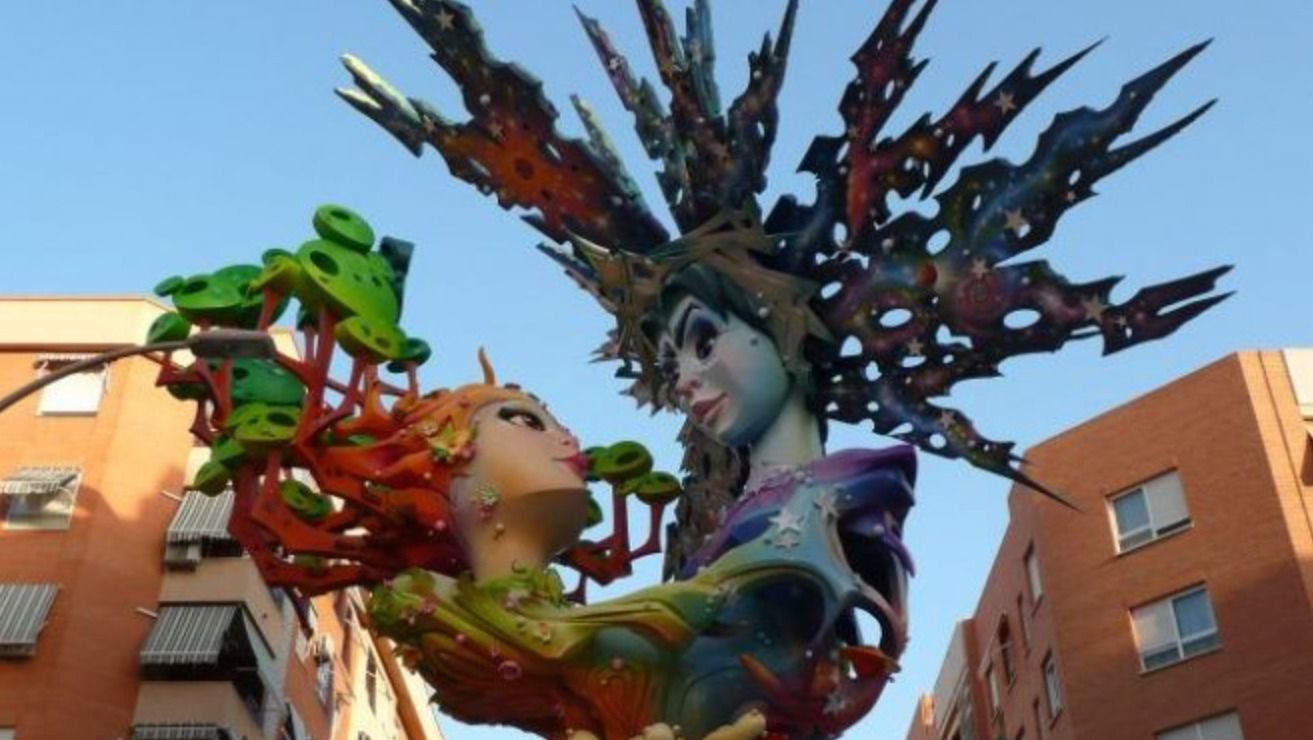 Figuras de una Hoguera Adulta en Alicante