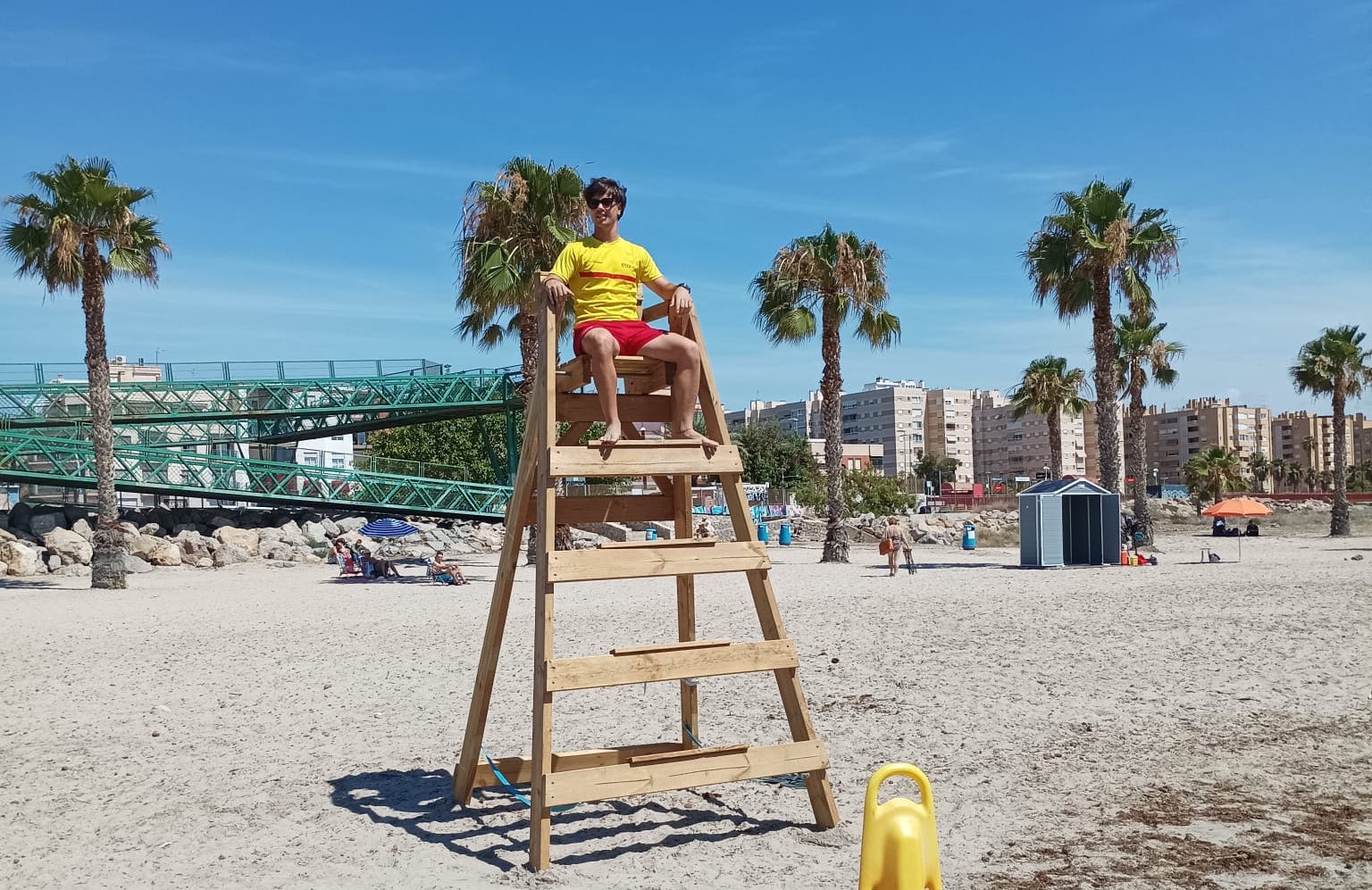 Socorrista en la playa de San Gabriel