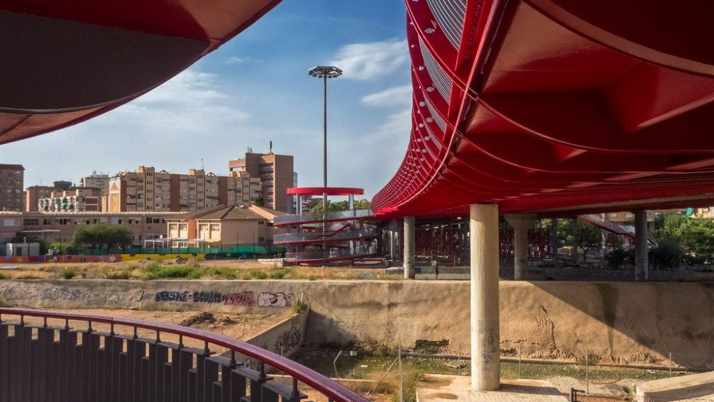 Imagen inferior del Puente Rojo de Alicante