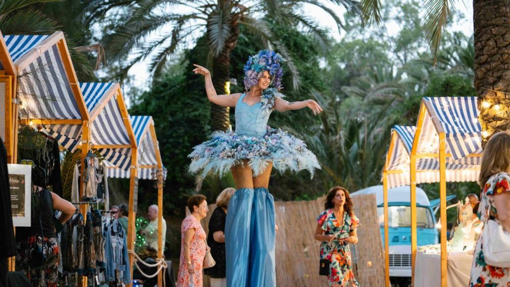 Mercado de artesanía en el festival Noches Mágicas