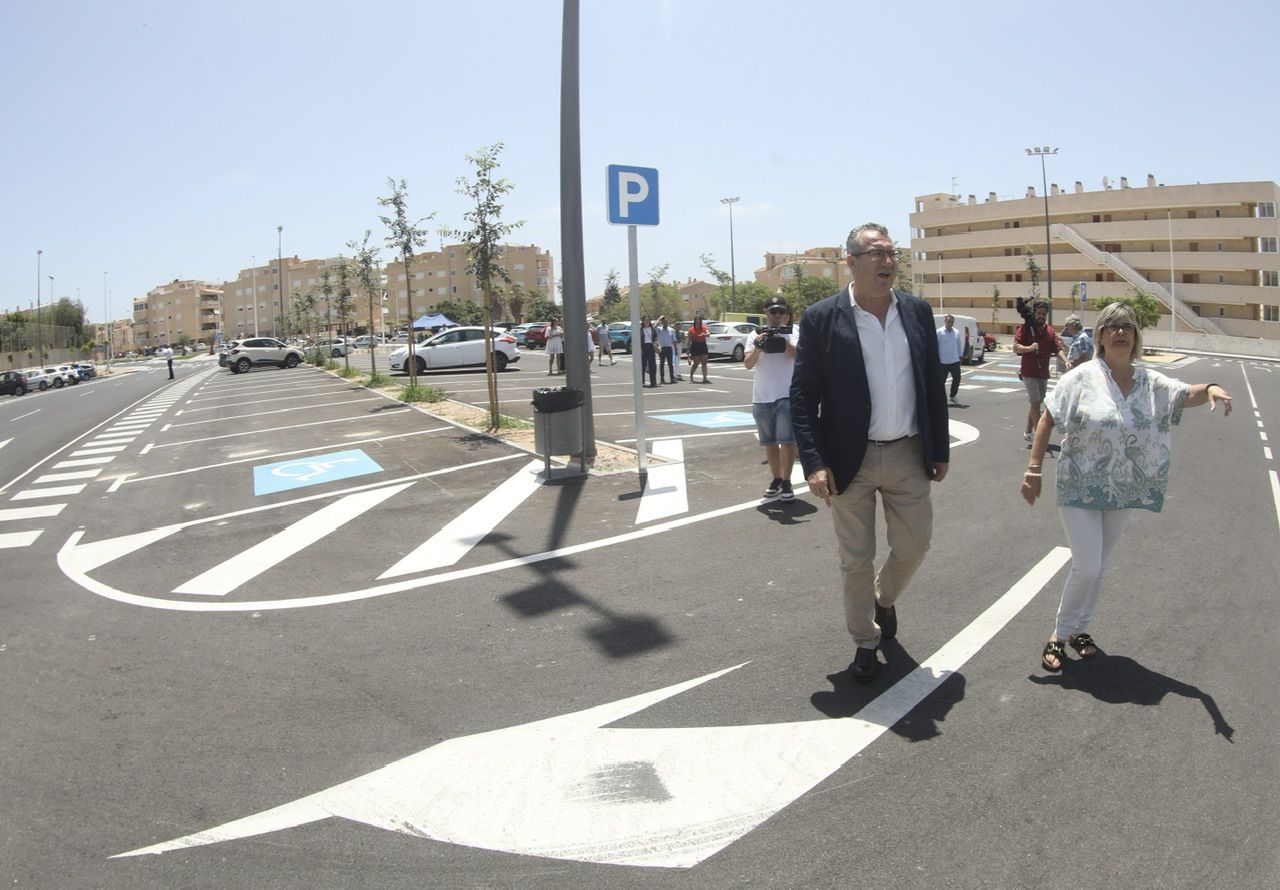 Toni Pérez i Loreto Serrano visiten les obres de Santa Pola