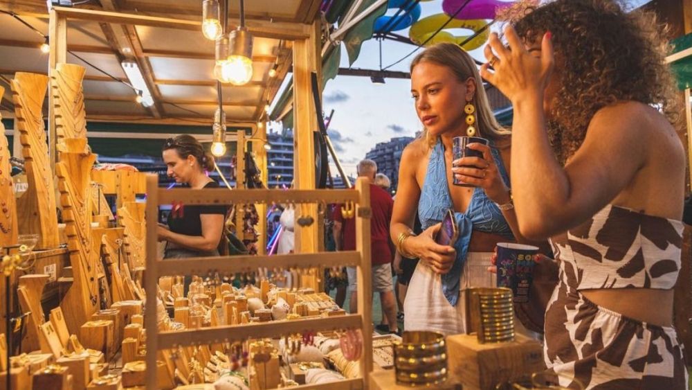 Puestos de artesanía en Solmarket