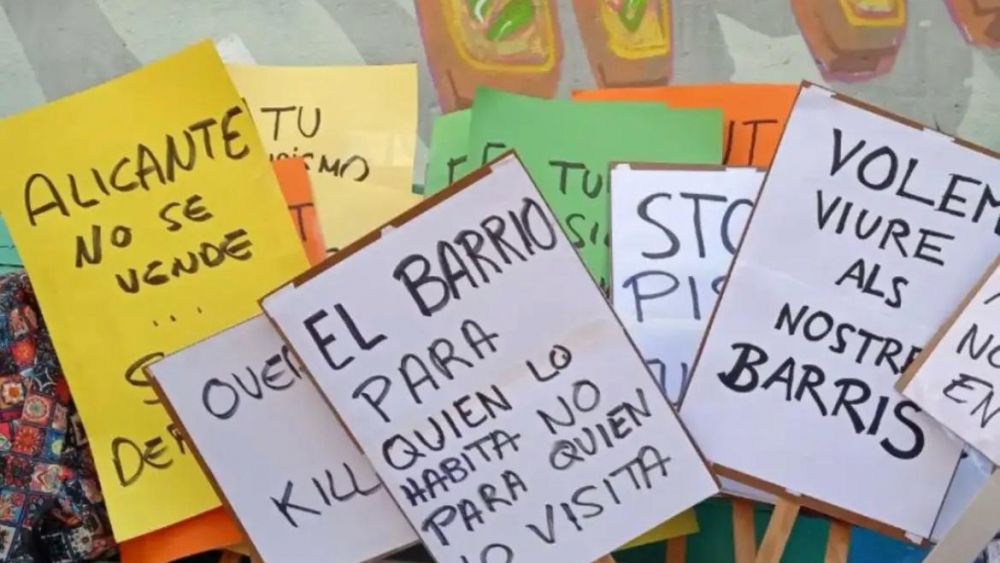 Pancartas de la manifestación del pasado julio