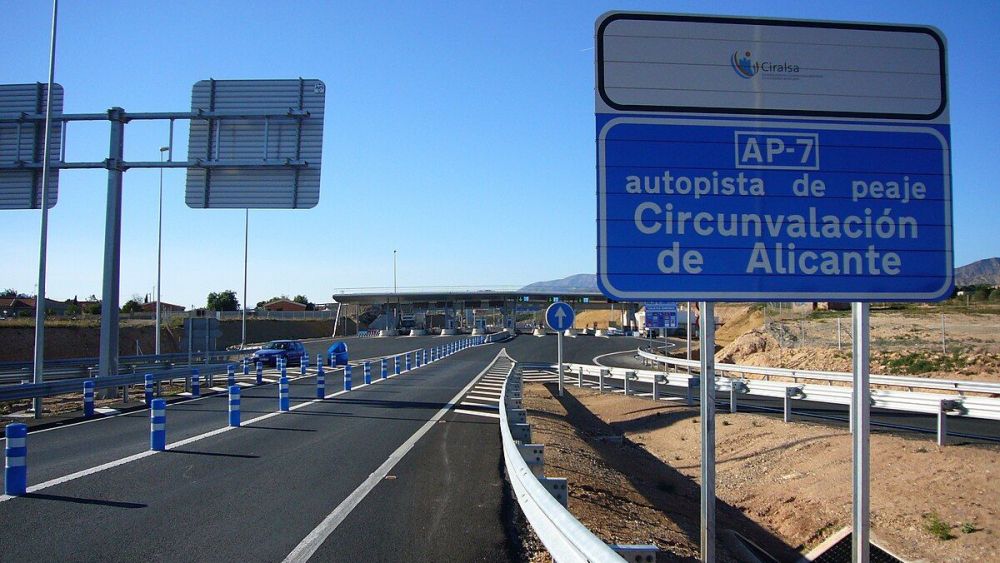 Autopista AP 7 d'Alacant al seu pas pel peatge de Sant Vicent