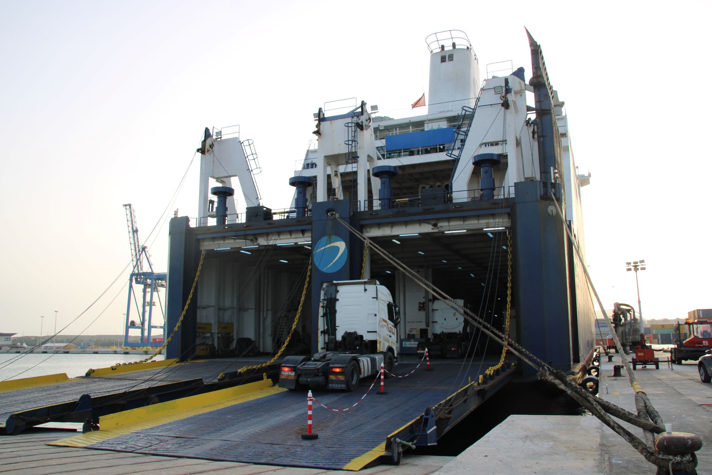 Nova línia de mercaderia rodada en el Port d'Alacant