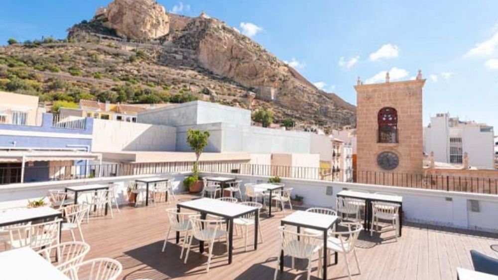 Highbar Alicante con vistas al castillo