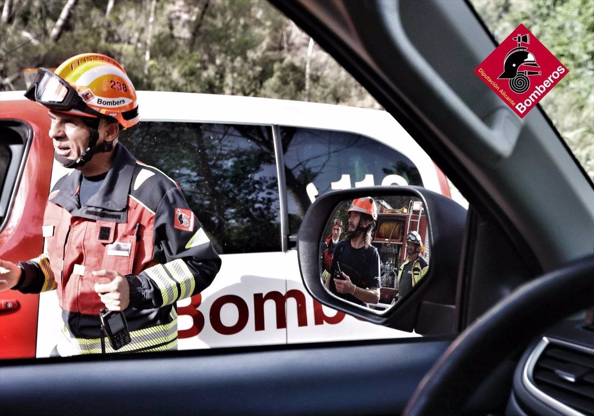 Bombers actuen en un incendi