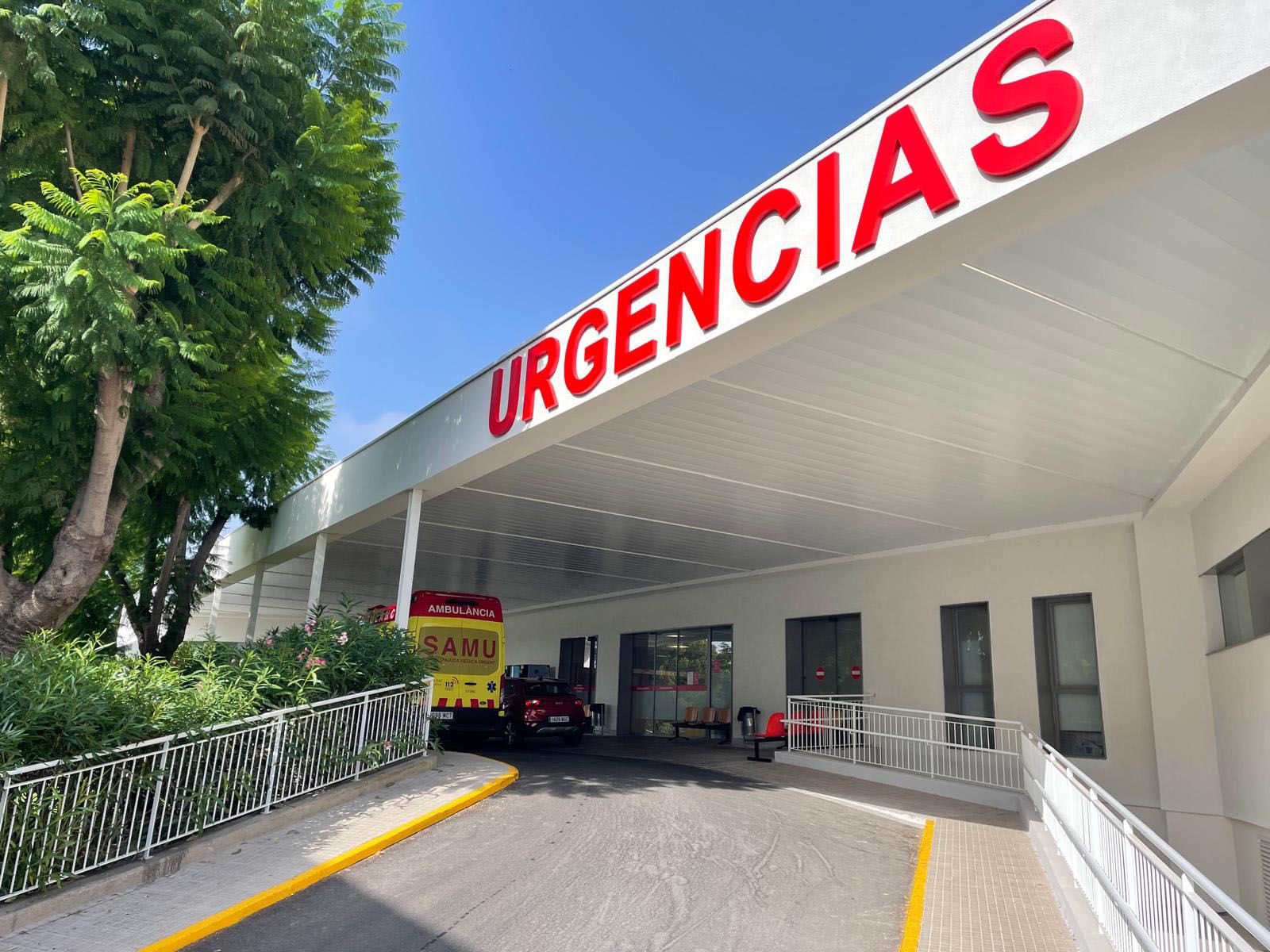 Entrada de Urgencias del Hospital Sant Joan d'Alacant
