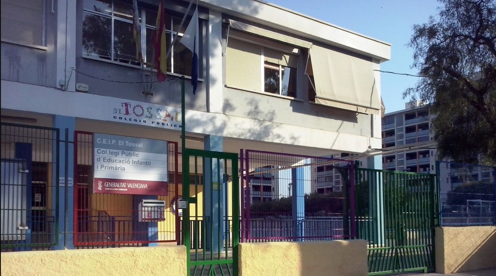 Entrada principal del CEIP El Tossal