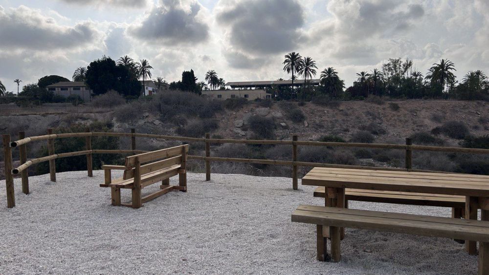 Espacio de descanso en la ruta verde