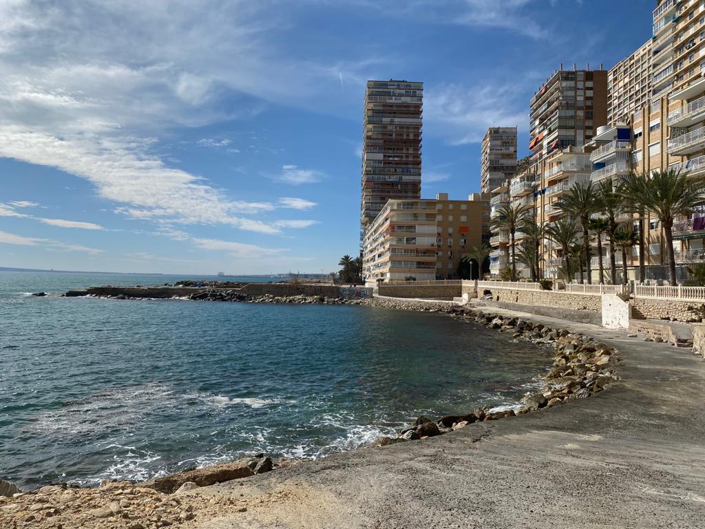 Front litoral en la Finca Adoc d'Alacant