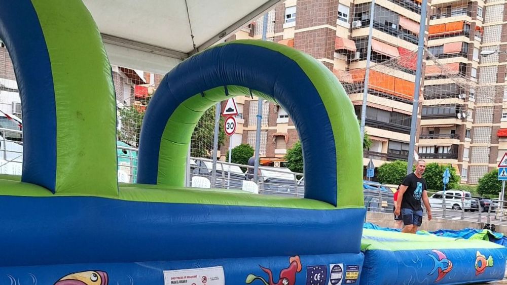 Deslizador de agua en las Fiestas de Benisaudet