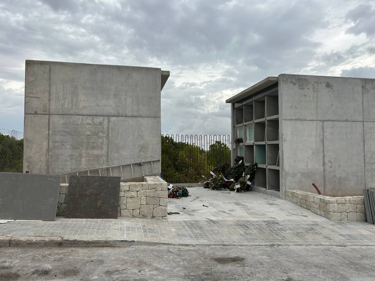 Nuevos nichos en el cementerio de Elche