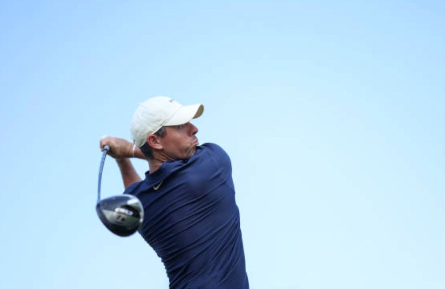 Una persona jugant al Golf