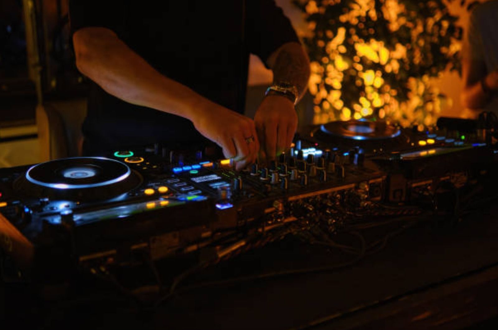 Una sesión de música electrónica en EnsoLAB Alicante (Foto: Antonio Márquez Lanza)