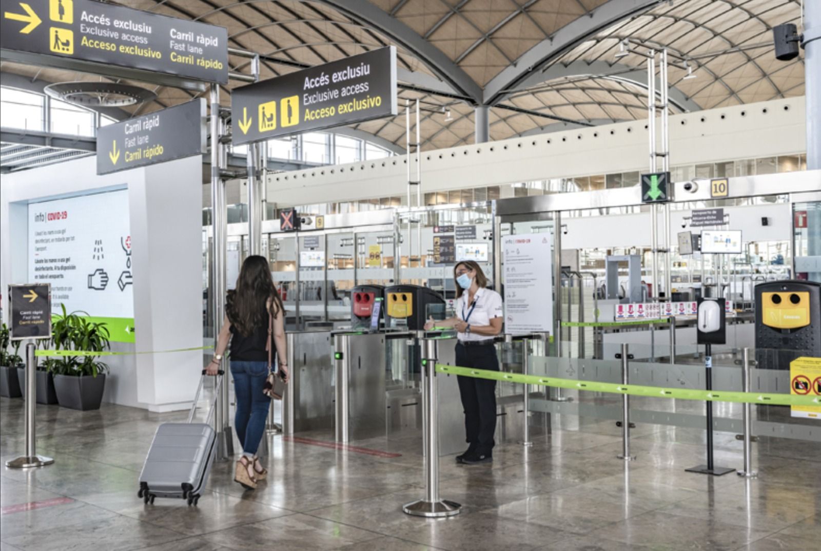 Control de equipajes en el aeropuerto de Alicante (Foto: Aena)