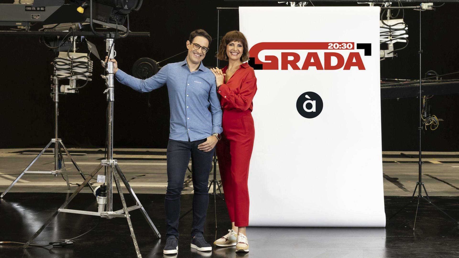 Juanma Melero e Isabel Sánchez, presentadores del programa 'Grada2030' en À Punt