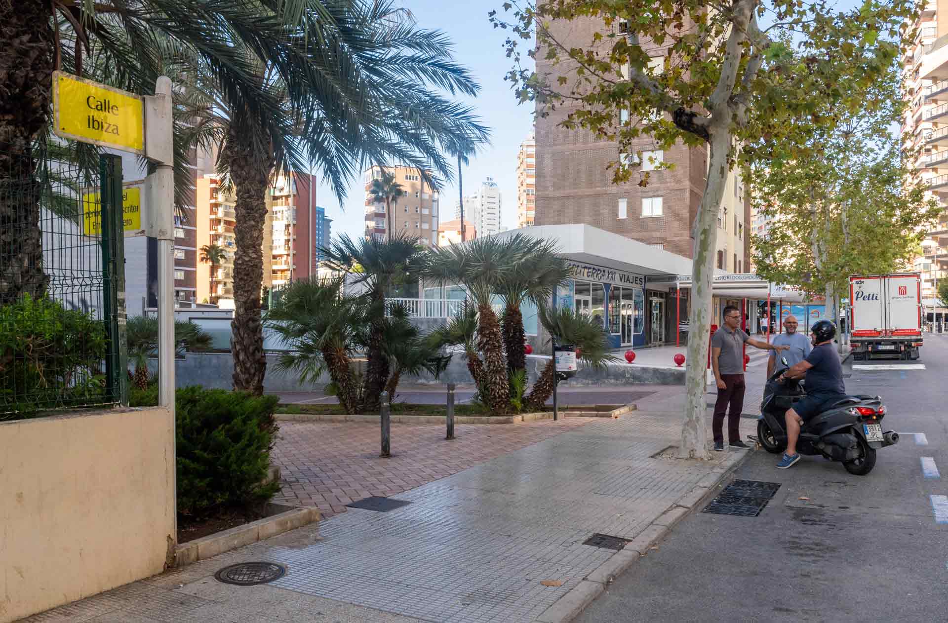 Calle Ibiza en la ciudad de Benidorm