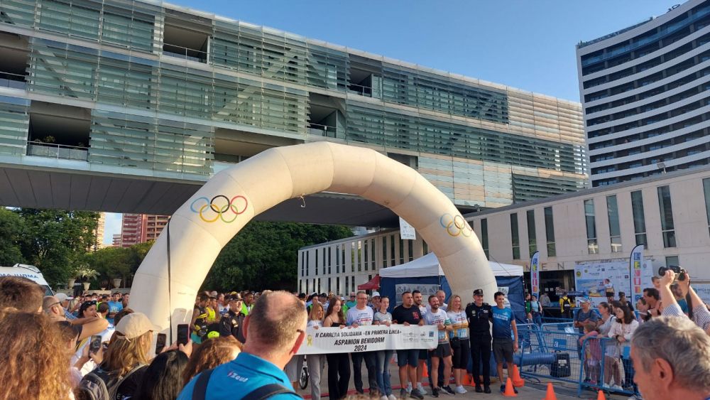 Corte de cinta de la carrera solidaria de Benidorm