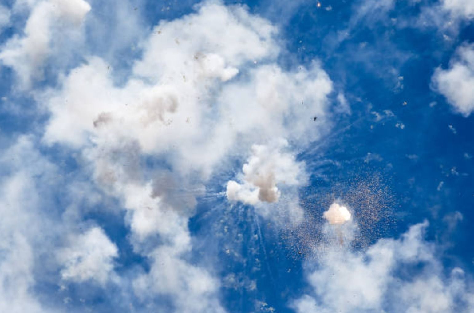 Una mascletà en el cielo de Alicante