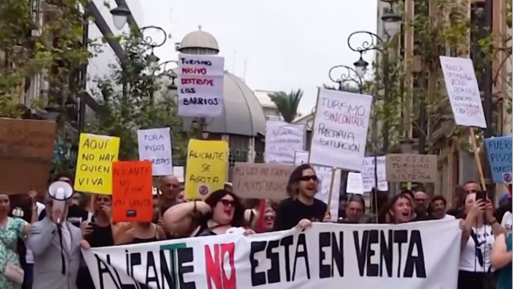 Manifestació contra el turisme massiu a Alacant