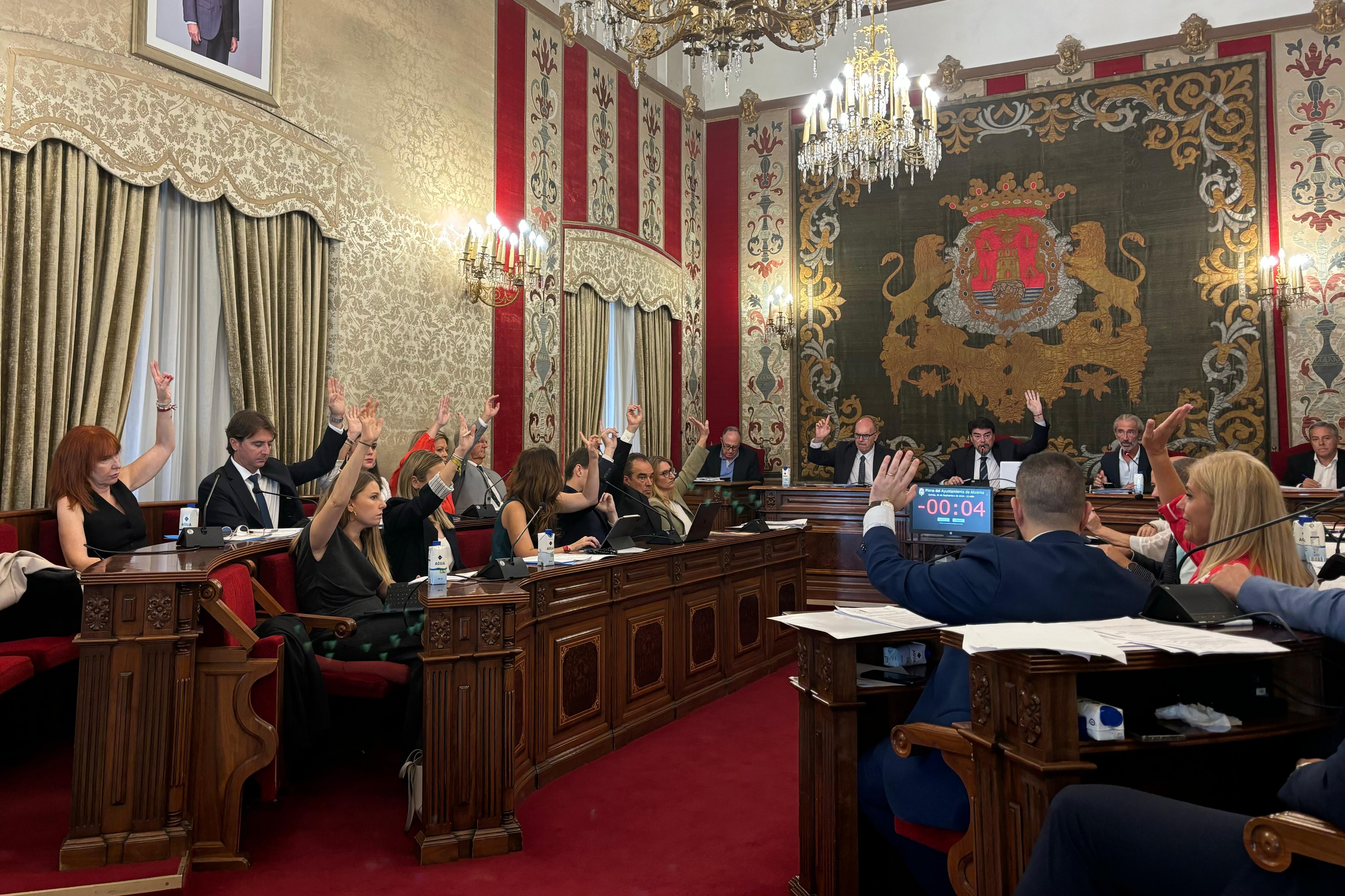 Ple de l'Ajuntament d'Alacant